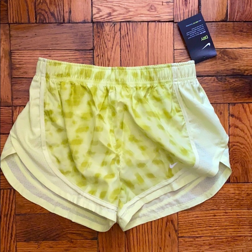 NWT Nike green drawstring active shorts size: S